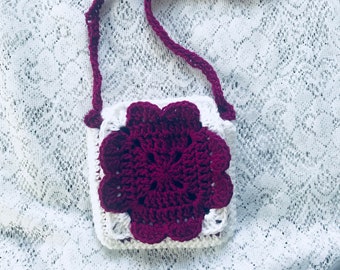 Crochet Small Granny Square Purse Pattern. Digital pdf file in English with US terms.