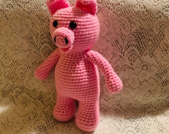 Crochet 9 inch Amigurumi Pig Pattern. Digital pdf file in English with US Terms.