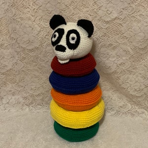 Patrón de apilamiento de anillos de panda de crochet. Archivo PDF digital en inglés con términos estadounidenses.