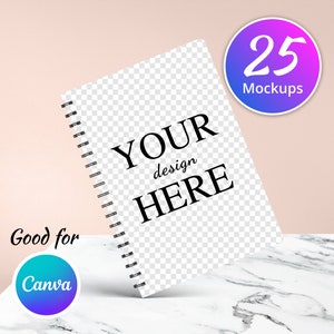 Op de afbeelding: Een witte spiraalnotitieblok mockup met de tekst "YOUR design HERE" op een roze en witte marmeren achtergrond. Goed voor Canva.
