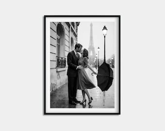 Eiffel Tower Lovers in the Rain Print, Amour Poster, Lamppost Boulevard Wall Art