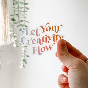 Naklejka „Let Your Creativity Flow” – motywujące i inspirujące prezenty, naklejka na laptopa, butelkę z wodą, wózek do robótek ręcznych, kubek, nadająca się na prezent