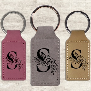 Porte-clés en cuir personnalisé - Porte-clés personnalisé pour femmes, porte-clés à lettres florale, porte-clés monogramme personnalisé, porte-clés gravé au laser.