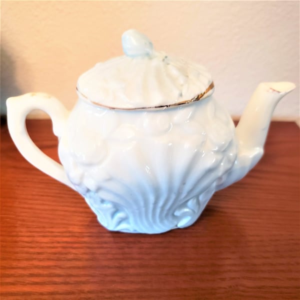 Small Sea Shell Shaped Tea Pot - Unmarked