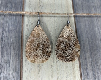 SM. Pendientes Teardrop- Guepardo metálico (cuero vegano, cuero sintético, pendientes de moda, pendientes ligeros)