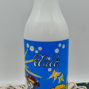 Vintage CARLTON Glass milk vintage bottle milkglass cow with hat pattern - milkglass milk bottle with cow pattern | Carlton bottle