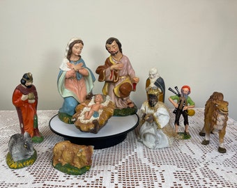 Vintage Nativity Scene figures || Vintage manger || mismatched nativity figures || 10 pieces || Holly Family || Crèche family ||