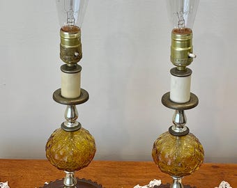 Antique Amber Parlor Table Lamp With Diamond/quilted Glass Shade