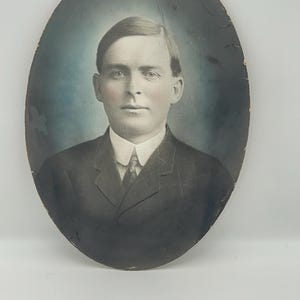 photo ovale vintage d'un homme en carton || photo vintage || homme vintage || carton photo imprimé vintage || impression vintage | millésime photo