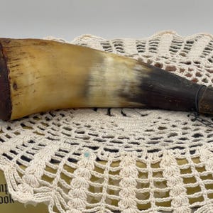 Antique 19th century bovine powder horn | Antique  memorabilia | Antique bovine Horn | Animal Primitive Farmhouse Tools