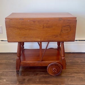 Vintage houten theekar met houten wielen | theewagen met blaadjes | houten theekar met handvat | barwagen | drankenkar | Serveerwagen