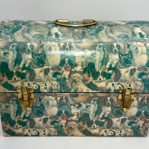 Caja de almacenamiento de decoupage de cartón con impresiones de perros vintage Cofre del tesoro / Cesta de costura vintage / Baúl con imágenes de perros con asa / Cofre de cartón