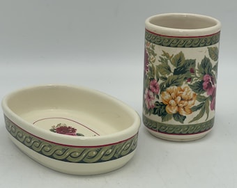 Vintage bathroom accessories | toothbrush holder | soap holder | Porcelain Bathroom Vanity Set with a cream and roses design | vintage bath