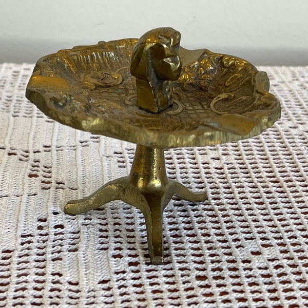 Vintage footed brass ashtray | Vintage cigarettes ashtray | Vintage brass ashtray with pharaon head || Egyptian style cigarette ashtray