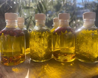 Mini Olive Oil Wedding Favors 50ml – Organic Greek Extra Virgin – Custom Labels – Herb Infused-Hen Party & Bridal Shower Favors