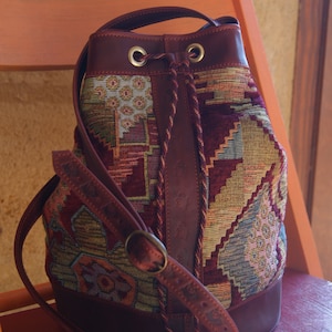 Sac bourse en cuir bordeaux et tissu