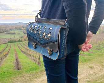 Sac besace cuir véritable bleu et noir