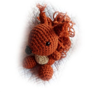 Patrón de crochet para la ardilla 12 cm