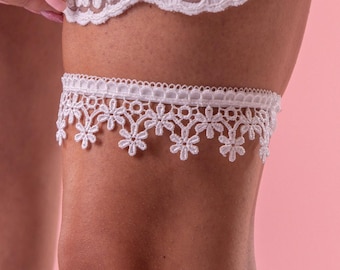 Unique light ivory Lace wedding garters for brides,  Floral lace garters with light ivory flower Guipure Lace, flower garter for wedding