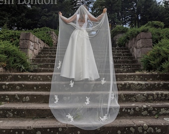 Single-Tier Ivory Veil with Exquisite Beaded Lace Edge - Elegant Bridal Accessory for Wedding Day Bliss, Bridal veil, Wedding veil, Veils