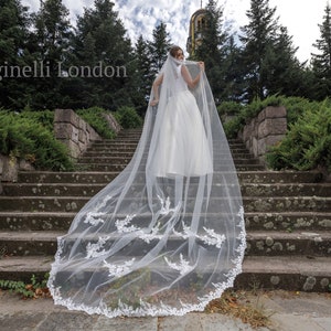 3m Langer Brautschleier aus Tüll und Spitze für zeitlose Eleganz, Spitzenschleier, Schleier, Hochzeitsschleier, off-white Schleier, Brautschleier, Kathedralen Länge