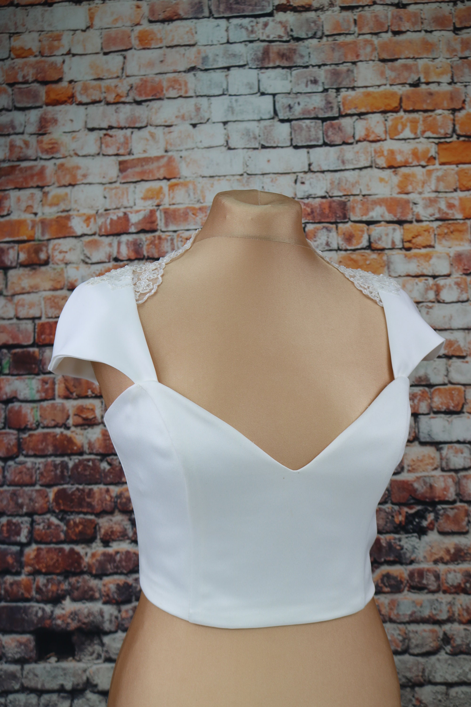 【Anyone more】Dis Twist Strap Shoulder Lace Short Sleeve T 11088301_2294591.jpg?w=294
