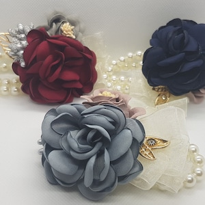 Wrist Corsage Rose Flower with Gold Leaf & Pearl Bracelet - Hand Flowers perfectly for Brides, Gift for Bridesmaids, Wedding Guests or Proms