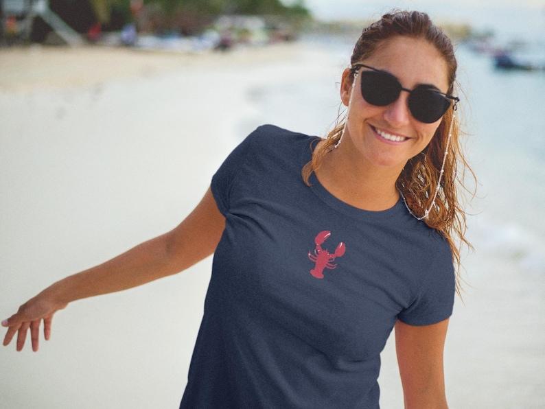Red Lobster T-Shirt, Nautical Coastal Tee, Preppy Summer Shirt, Cape Cod Nantucket Top zdjęcie 4