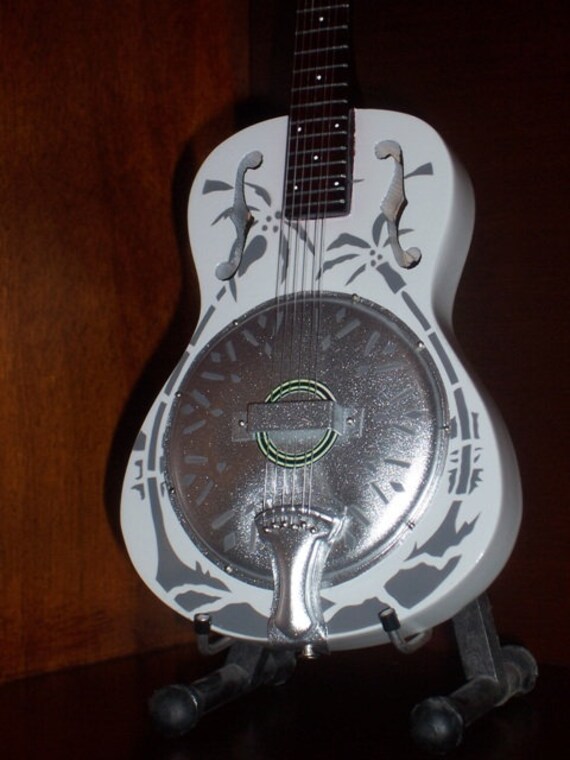 DIRE STRAITS Mark Knopfler Mini RESONATOR Guitar Free Stand
