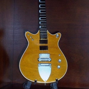ACDC MALCOLM YOUNG Mini Guitar Memorabilia Free Stand Display Gift