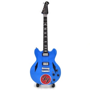 Dave Grohl FOO FIGHTERS Mini Guitar Memorabilia Free Stand Display Gift