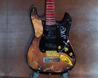 STEVIE Ray VAUGHAN SRV (Italic Version) Mini Vintage Guitar Blues Legend Display Gift