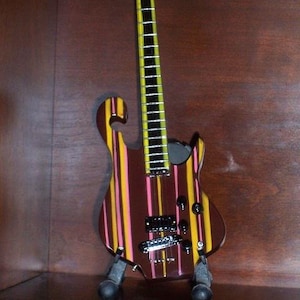 PRIMUS LES CLAYPOOL Mini Rainbow Bass Guitar Memorabilia Free Stand Gift