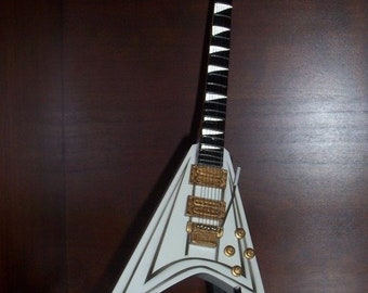 Alexi laiho mini deals guitar