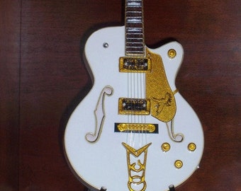 CHILI PEPPERS John Frusciante Mini Falcon Guitar Memorabilia Free Stand Display Gift