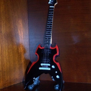 KISS PAUL STANLEY Mini Guitar Memorabilia Free Stand Gift