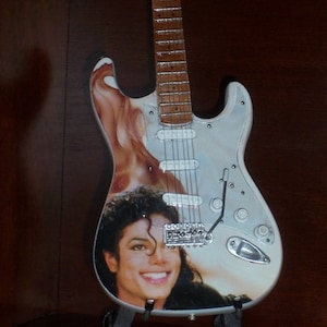 MICHAEL JACKSON Miniature Guitar with Stand Display Gift