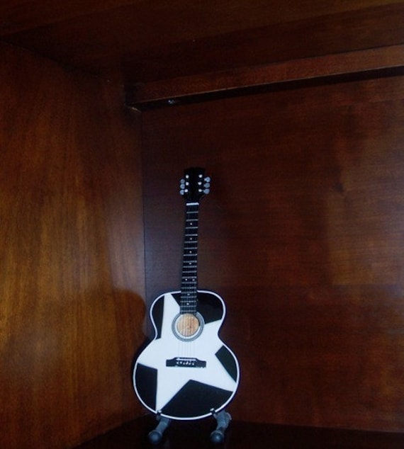 Billy Corgan SMASHING PUMPKINS Mini Acoustic Guitar Memorabilia