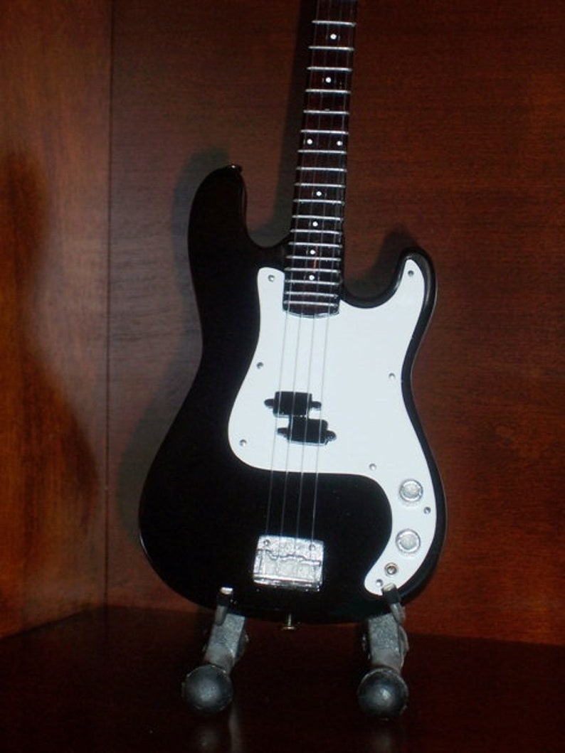 Phil Lynott - Thin Lizzy Rock Iconz Statue