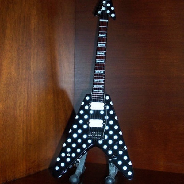 Ozzy Osbourne RANDY RHOADS Mini Polka Dot Harpoon Guitar Memorabilia Free Stand Display Gift Art