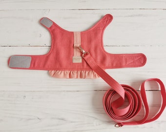 Jaskrawo koralowa kamizelka dla kota z falbankami, wyściełana wełną wewnątrz, ze smyczą, lniana kamizelka dla kota do spacerów