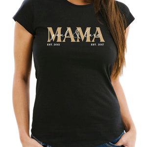 Women&#39;s T-Shirt Mom Children personalized with name and year of birth personal Mother&#39;s Day gift Moonworks®