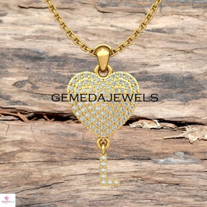 Colgante de corazón con diamantes pavé: collar con inicial en oro de 14 k