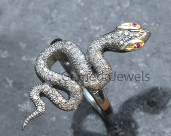 Anello a serpente con pavé di diamanti: occhi di rubino, argento