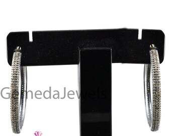 Aros con diamantes pavé: oro de 14 k y plata de ley