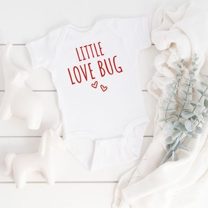 Love Bug, Valentines Day Baby Outfit, Baby shower gift, Be Mine, Gender Neutral Baby Clothes, Baby Girl Gift, Cute Baby Clothes