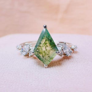 Kite Cut Moss Agate Ring: 14k Gold May Birthstone Ring