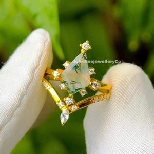 Kite Cut Moss Agate Engagement Ring Set: 14k Gold & Cubic Zircon