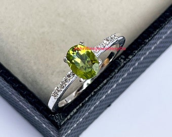 Peridot statement Promise Ring, 925 Silver stackable Best Ring For Her, Unique Peridot Ring, Unusual Bridesmaid Ring, Augest Birthstone