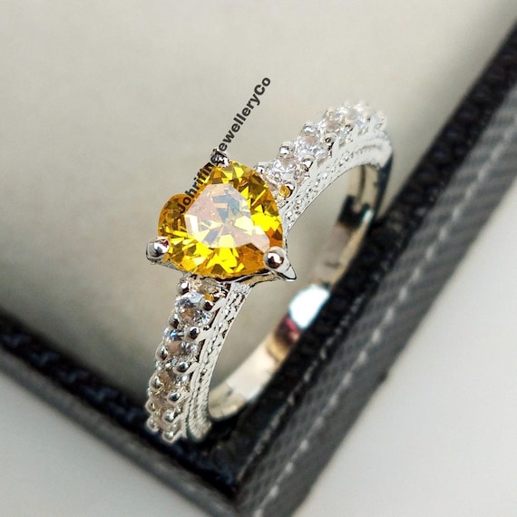 ハートシトリンリング：繊細なスターリングシルバーの誕生石リング 